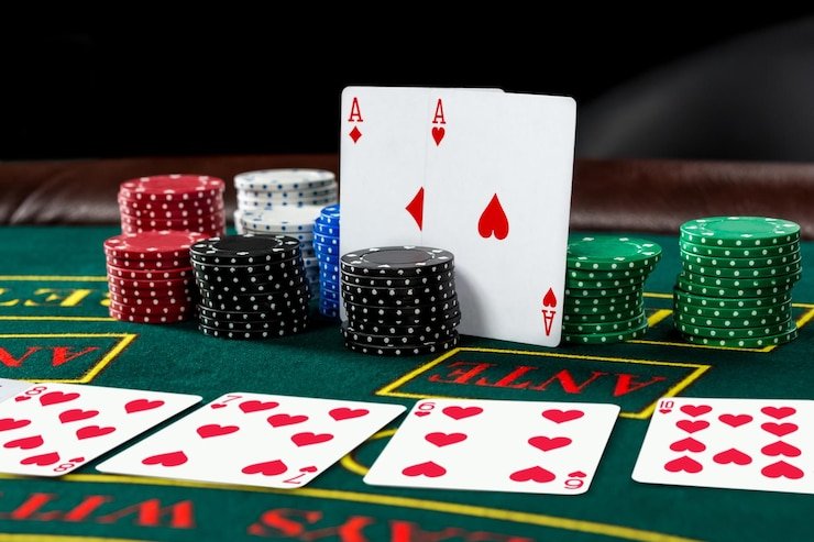 Studio dealer live dengan pandangan meja penuh Studio dealer live blackjack dengan kamera multi-sudut